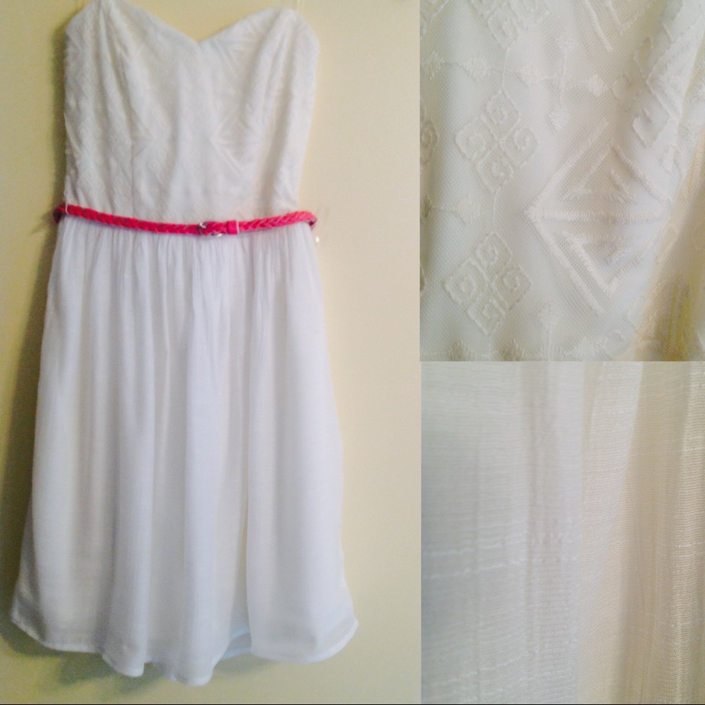 Strapless white mini lace and linen dress